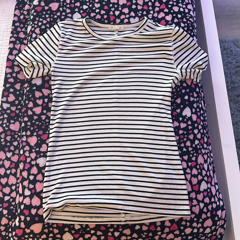 copper key white and black short sleeve top